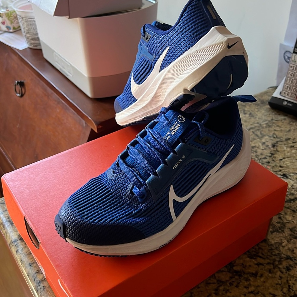 Nike Air Zoom Pegasus 40 GS in Excellent Condition!!